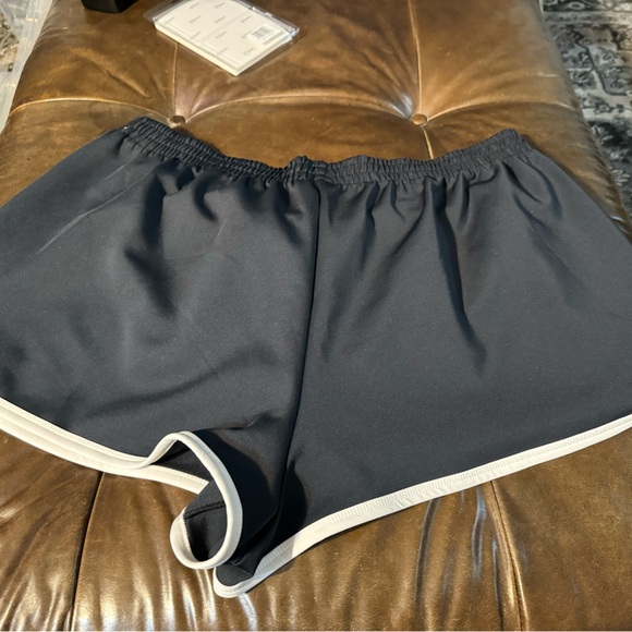 SKIMS TRACK DOLPHIN SHORT size 2X - Picture 5 of 7